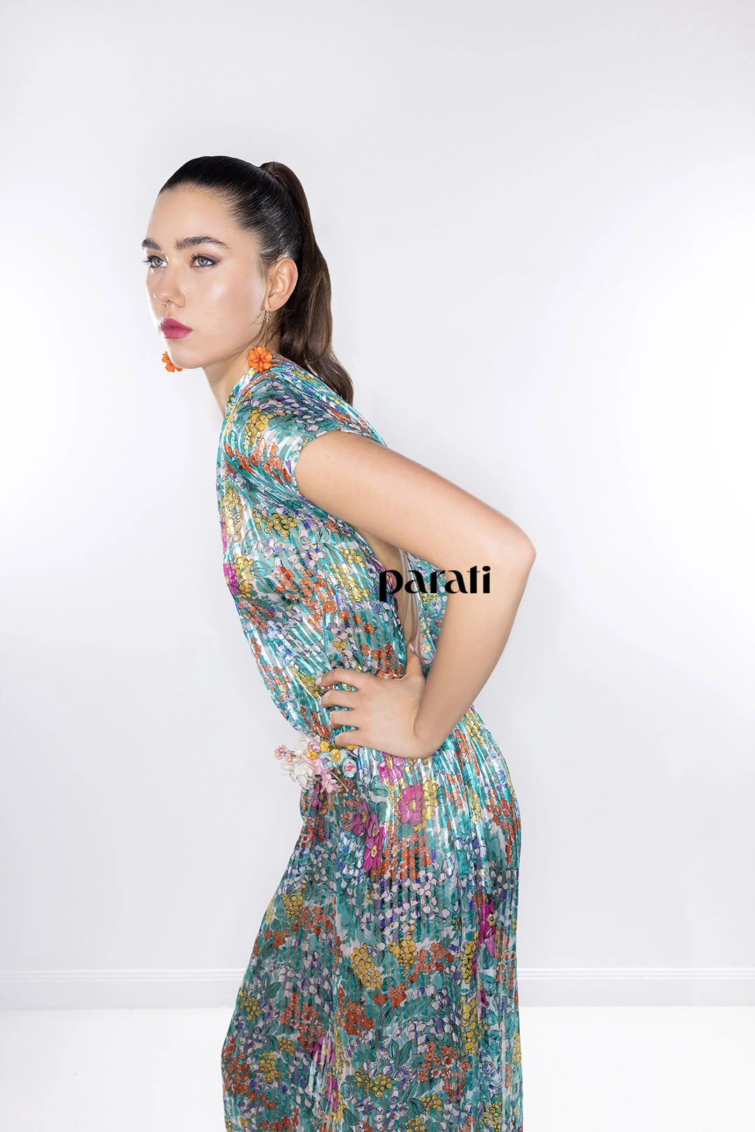 Vestido largo de gasa devorée estampada @adrianbrownofficial Aros colgantes @lunagarzonaccesorios y stilettos de satin @lachicadelosstilettos