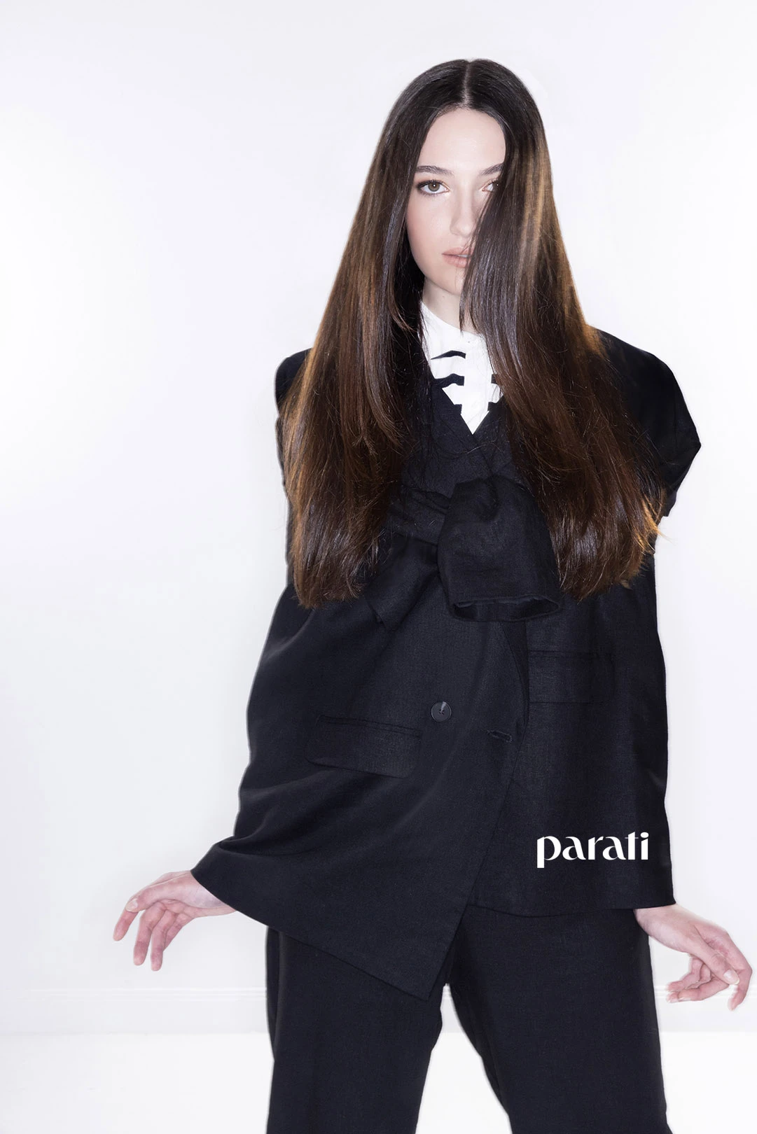 Tailleur de lino de saco y pantalón negros y polo rayado @verapasionadas