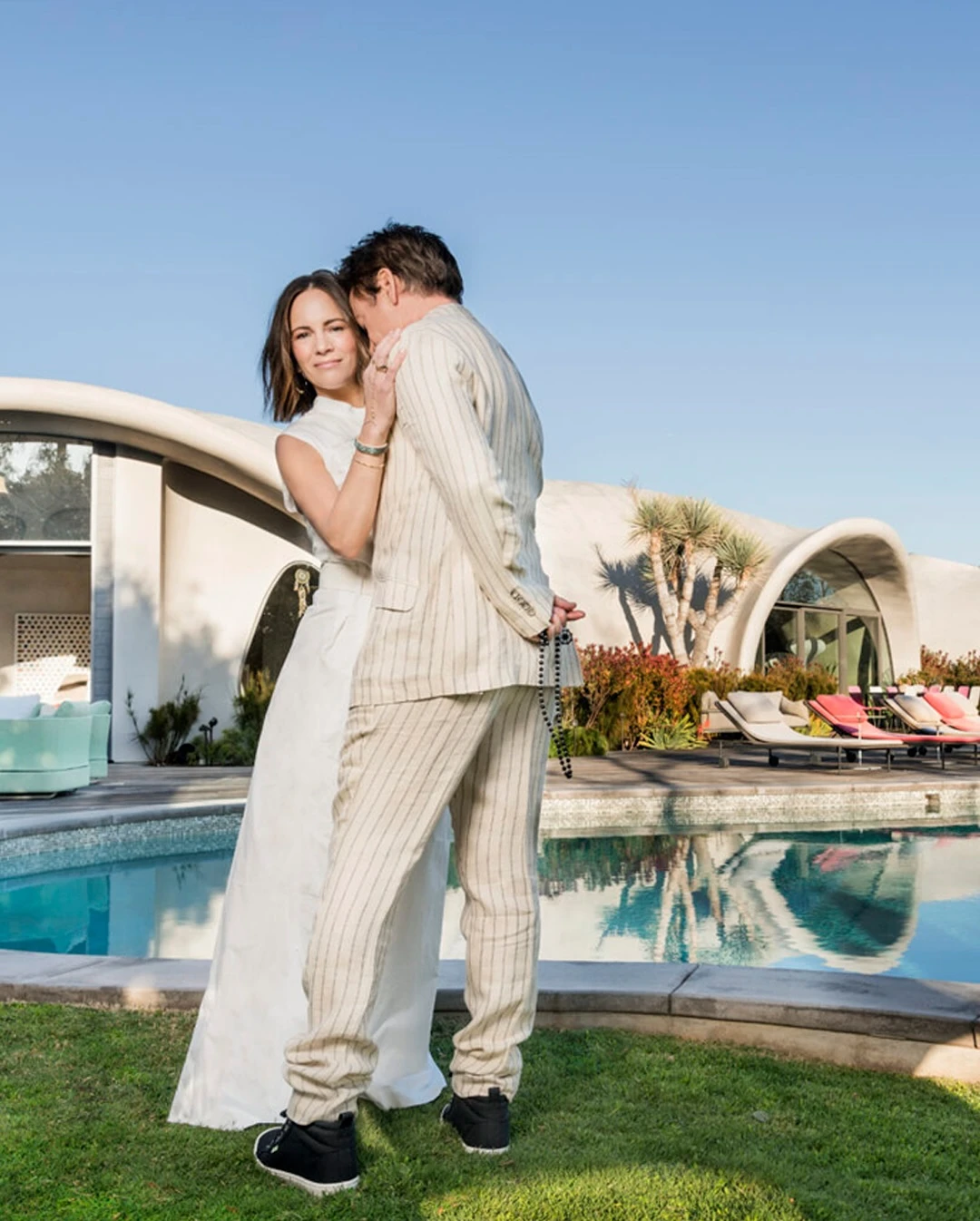 Los Downey apostaron por un sistema autosustentable con paneles solares, turbinas eólicas y tecnología de eficiencia energética que reduce su consumo en más de un 80%.