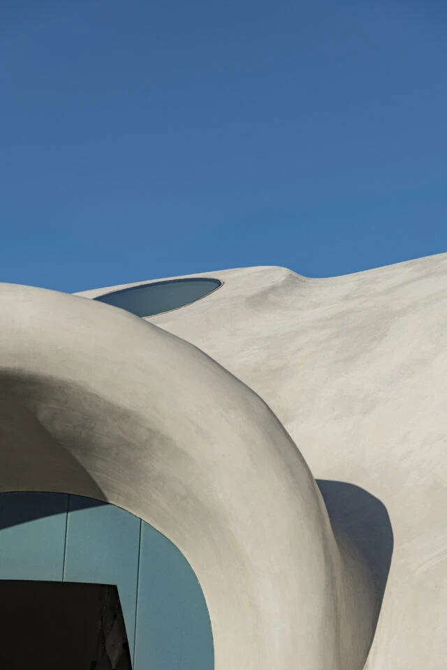 un Binishell, una construcción hinchable, bioclimática y de diseño futurista que se levanta como un ícono de la arquitectura verde. 

El concepto fue creado en 1960 por el arquitecto italiano Dante Bini