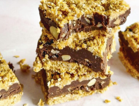 Cuadraditos energéticos de avena y chocolate: la receta fácil y saludable para tus snacks