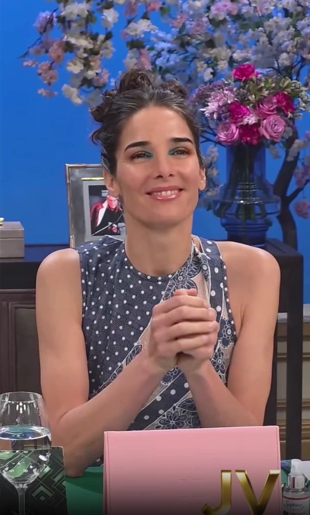 El look boho chic de Juana Viale en la mesaza