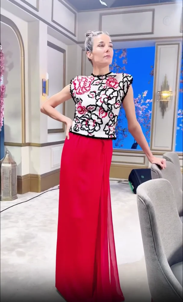El look de Juana Viale en la mesaza