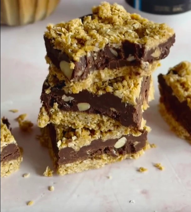 Cuadraditos energéticos de avena y chocolate
