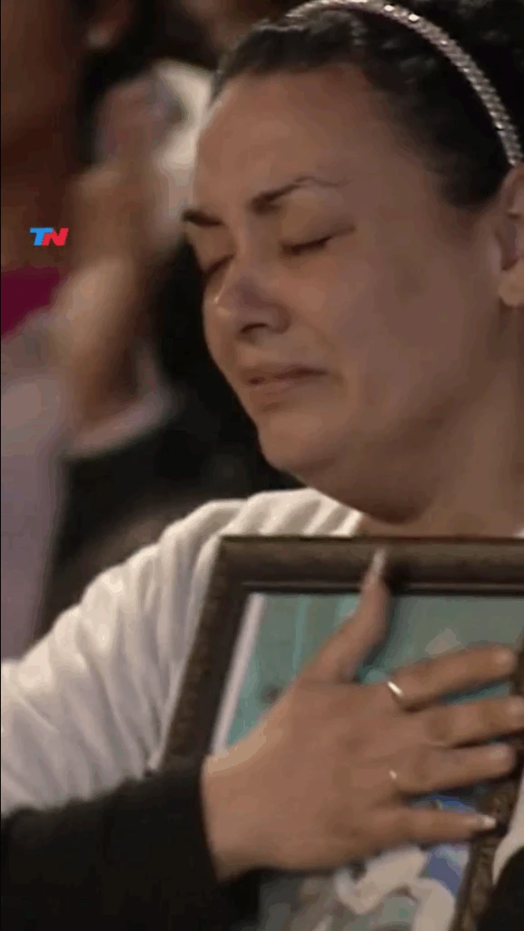 Estela, la mamá de Lara, manifestó su dolor tras el velatorio de su hija de 15 años