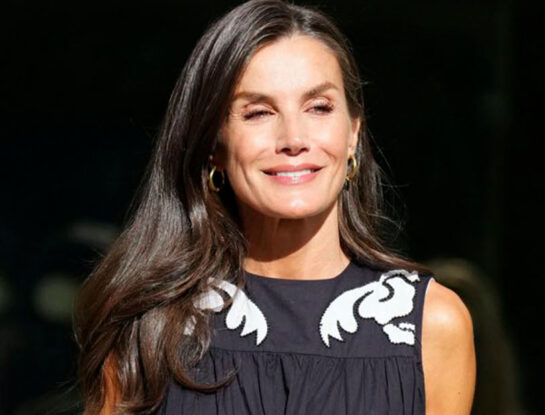 Letizia Ortiz nos enseña cómo llevar accesorios blancos (el ítem más difícil de combinar)