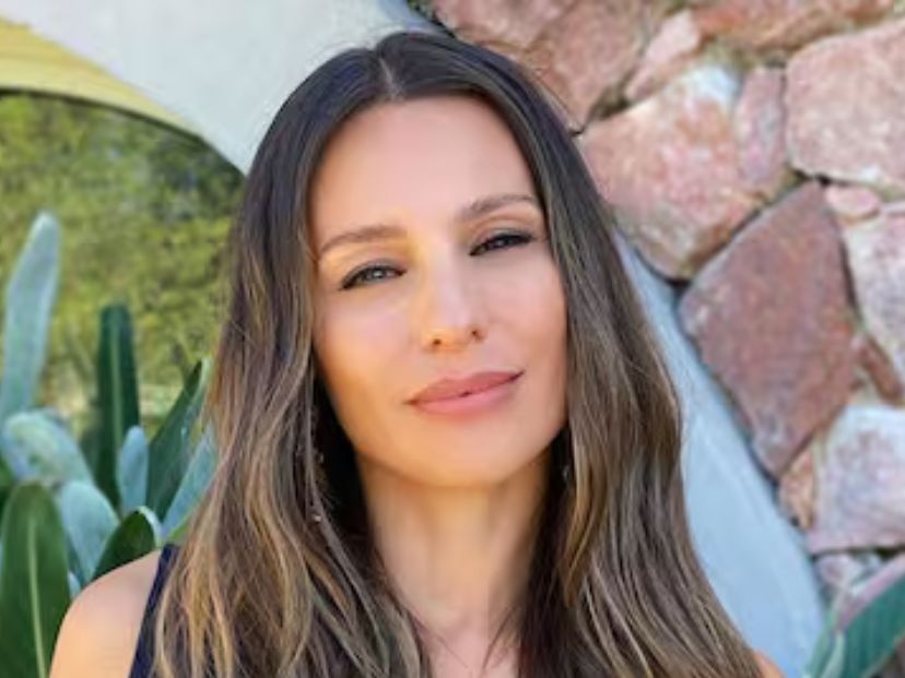 Pampita deslumbró con un vestido rojo, el color más poderoso de la temporada