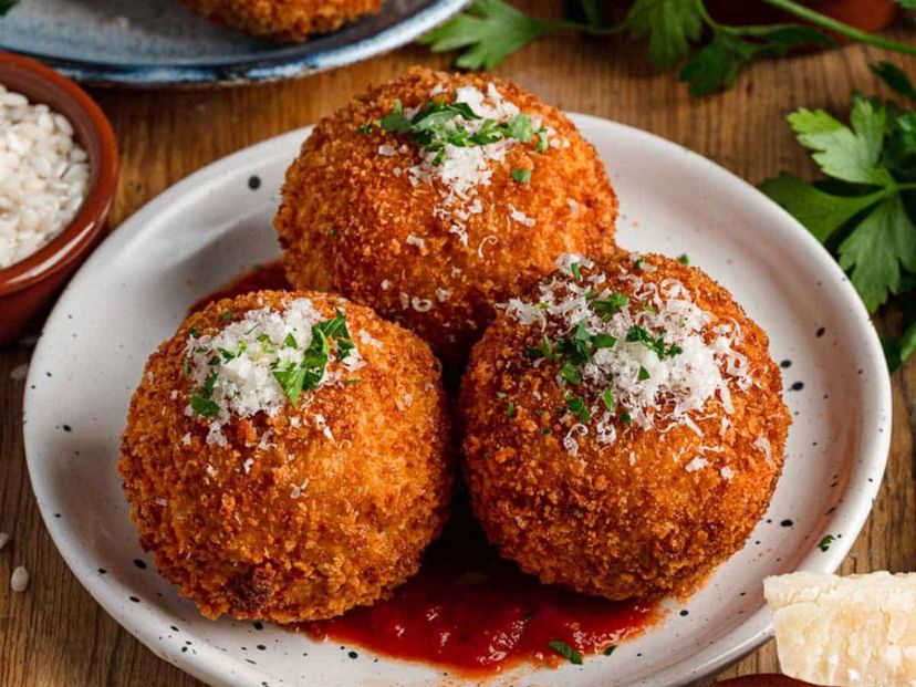 Cómo hacer risotto balls: una receta crocante por fuera y cremosa por dentro