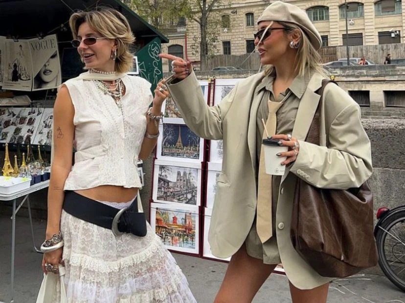 Moto boho: la moda que mezcla cuero con bohemia y pisa fuerte este verano 2026