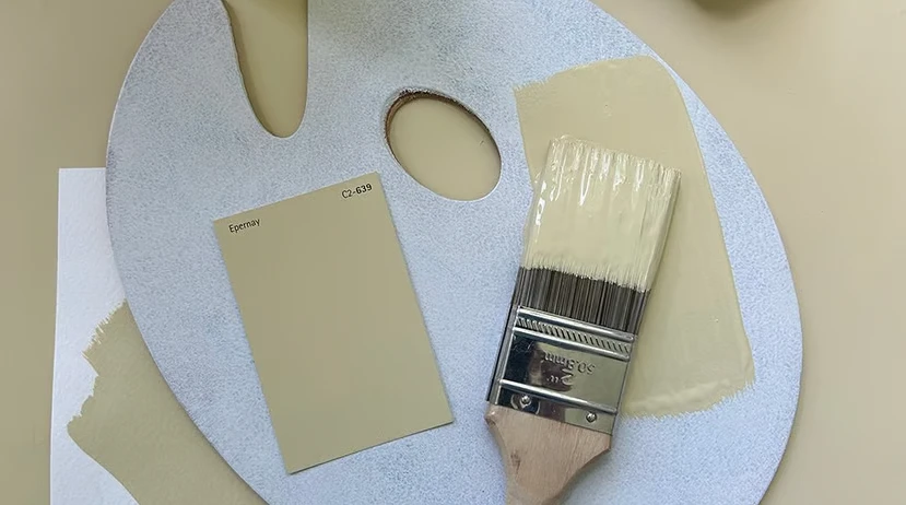 La ciudad de Épernay, capital de la Champaña, bautizó el color homónimo. 