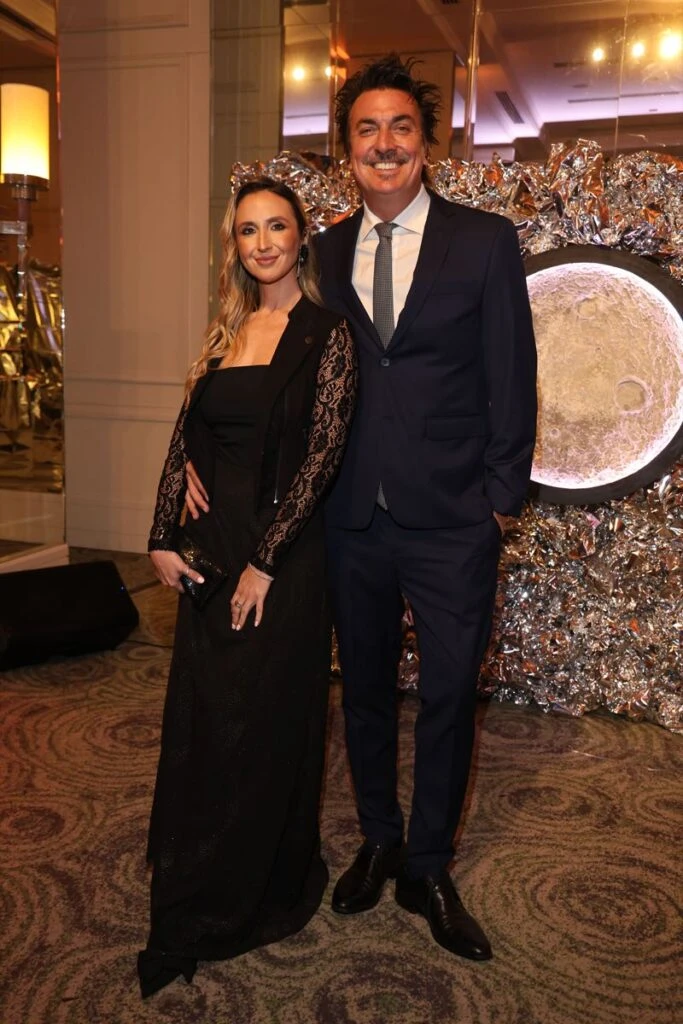 El otro conductor de la Gala Joe Fernandez y Luciana Vega Marquez