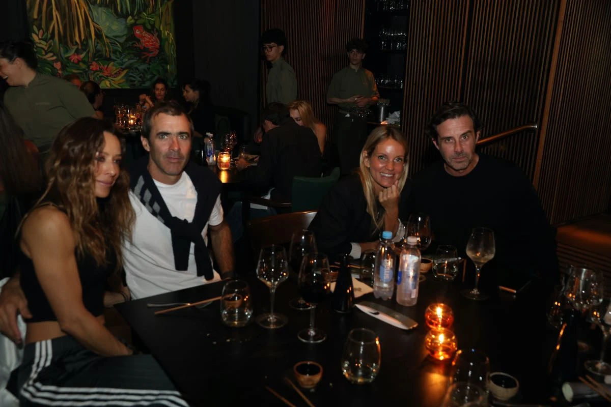 El polista Juan Martin Nero, su mujer Josefina Aldanondo y amigos