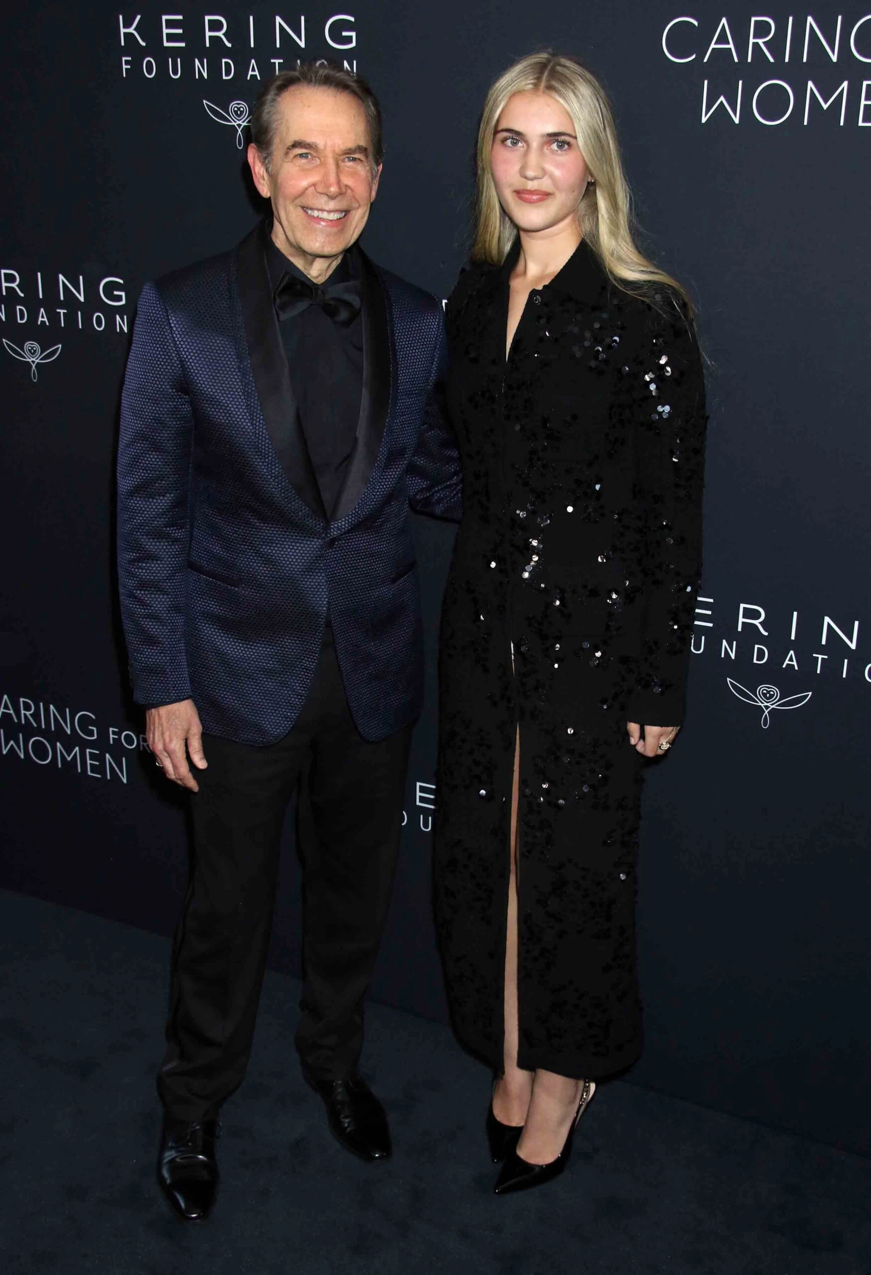 Vidriera: de Salma Hayek a Dakota Johnson y Demi Moore, los looks de las famosas en un evento benéfico