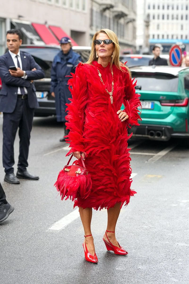 Anna Dello Russo en el street style de Ferragamo