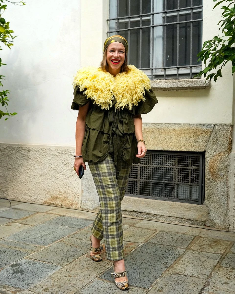 Chloe King en el street style de Ferragamo