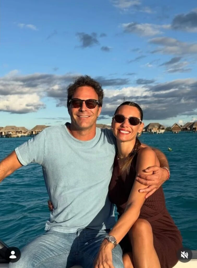 Pampita y Martín Pepa muy enamorados en la Polinesia. Foto: IG