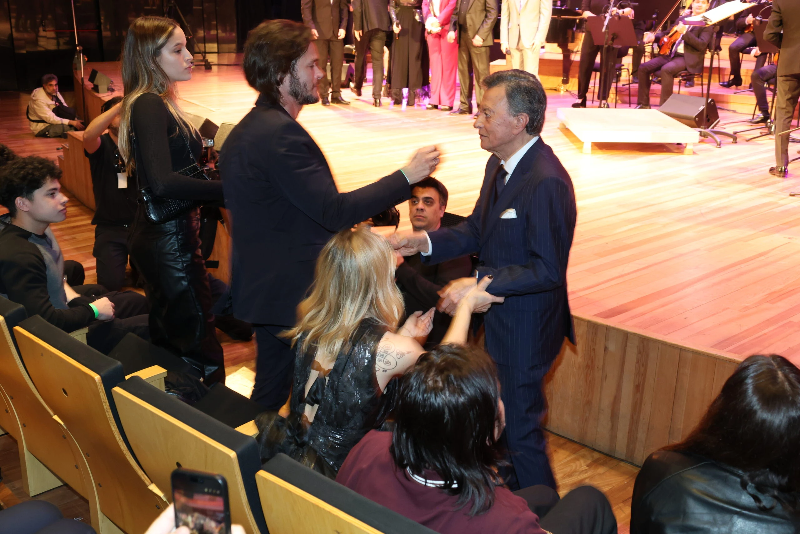 Palito y el abrazo con sus hijos. Foto RS Fotos