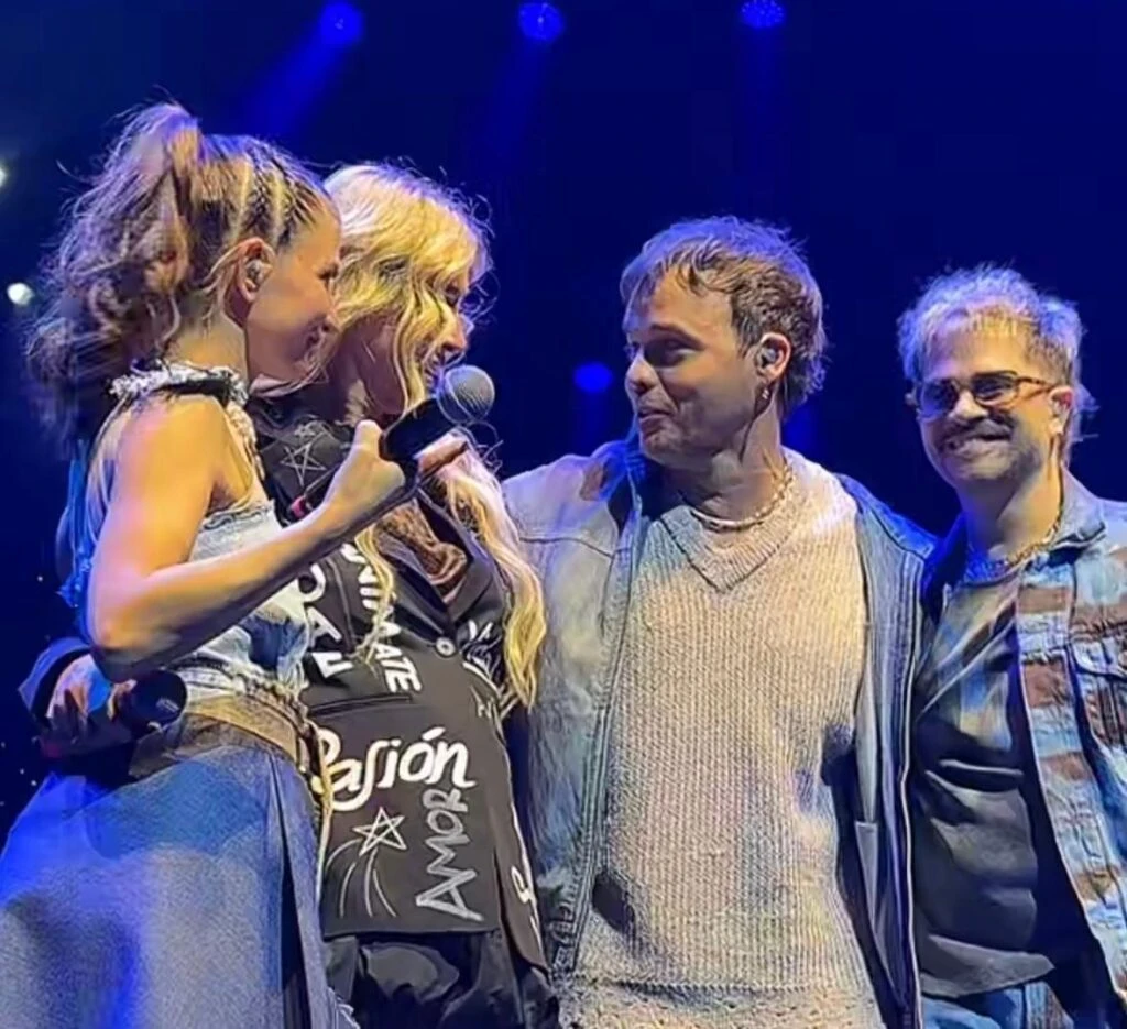 Cris Morena junto a "Erreway" en el Movistar Arena.