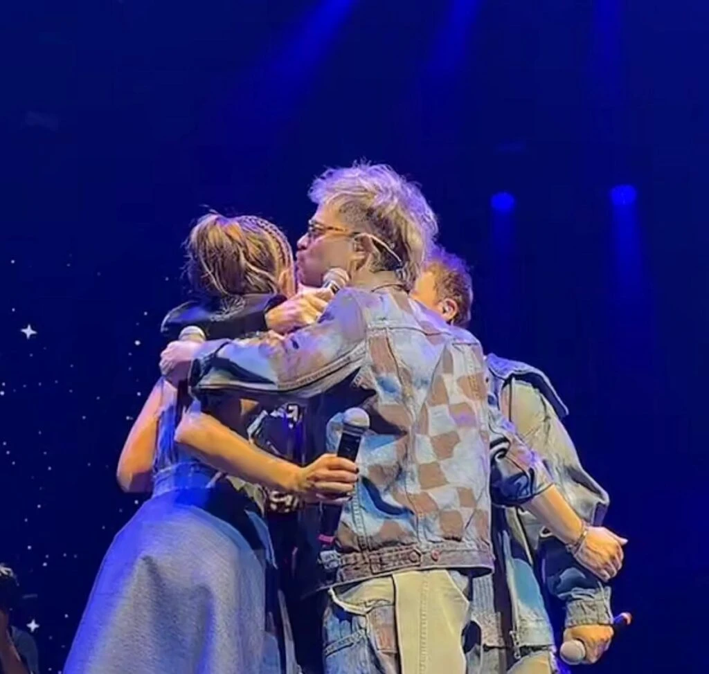 Cris Morena junto a "Erreway" en el Movistar Arena.