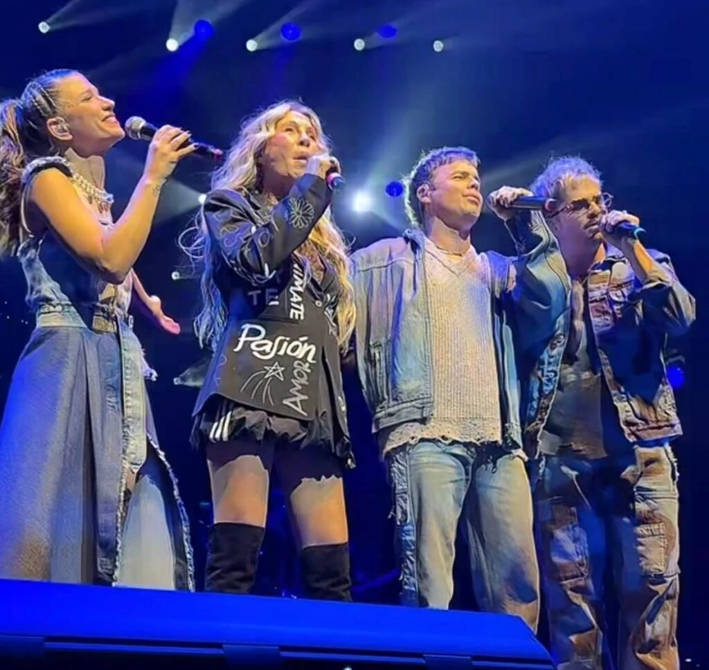 Cris Morena junto a "Erreway" en el Movistar Arena.