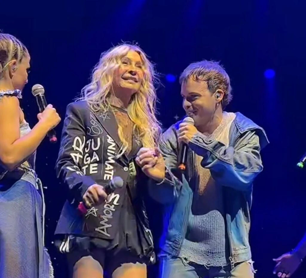 Cris Morena junto a "Erreway" en el Movistar Arena.