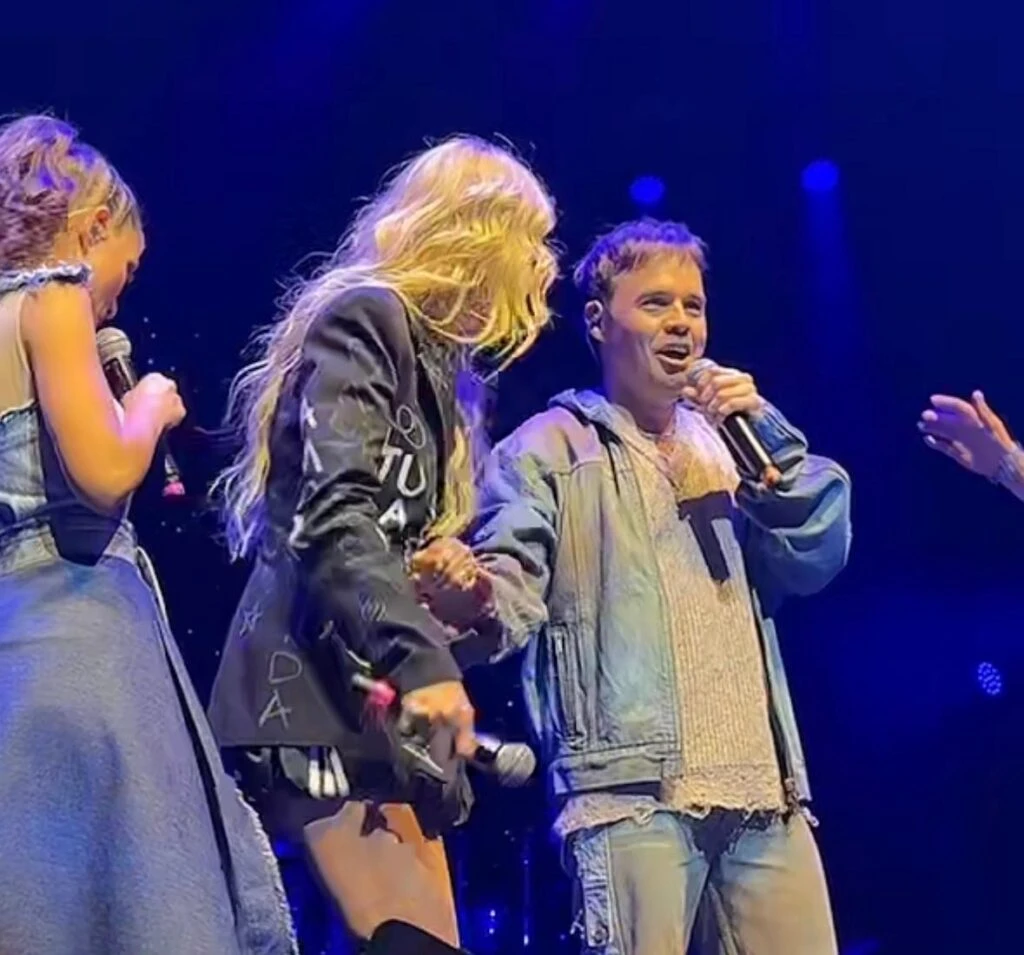 Cris Morena junto a "Erreway" en el Movistar Arena.