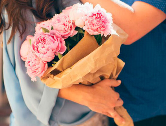 Love bombing: ¿Qué es y cómo identificarlo en una relación?