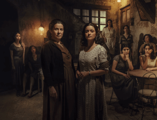 Qué ver en Netflix: grabada en 200 sets, es una miniserie y está basada en la novela de Jorge Ibargüengoitia