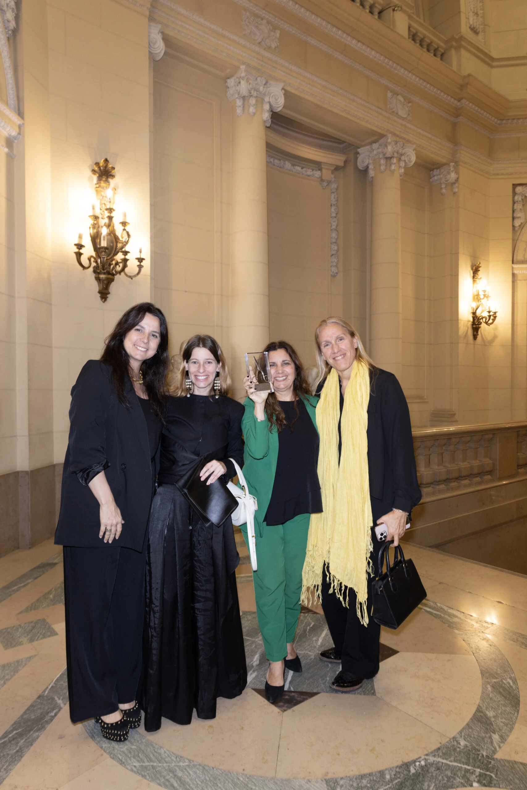 Para Ti celebrando el reconocimiento