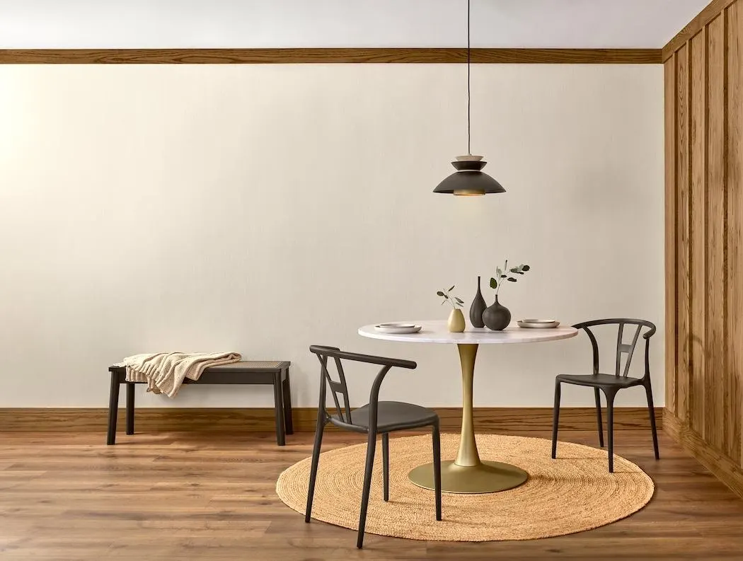 Inspirado en la arcilla, la madera y la piedra, el Matte Coffee Bean es atemporal y sofisticado. 