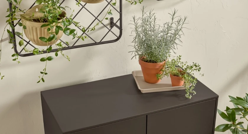 
El Matte Coffee Bean es un marrón profundo que roza el negro. 