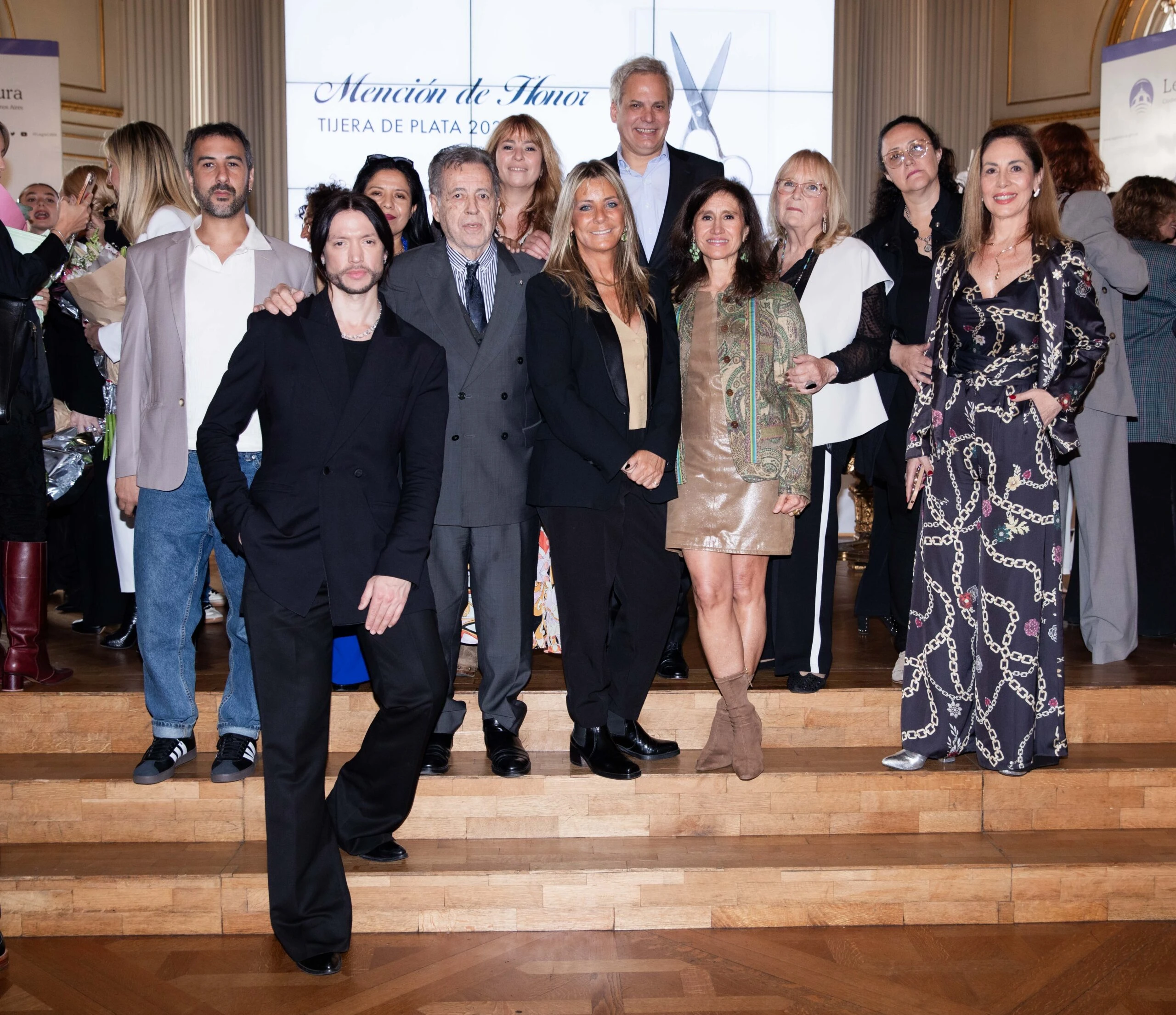 Miembros de la CAM junto a Patricia Glize