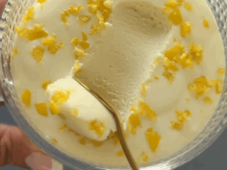 Mousse de limón fit: sin azúcar, alto en proteína y listo en 1 minuto