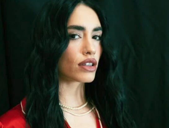 El impactante look de Lali en Vélez: un vestido de Maximiliano Jitric inspirado en la resiliencia