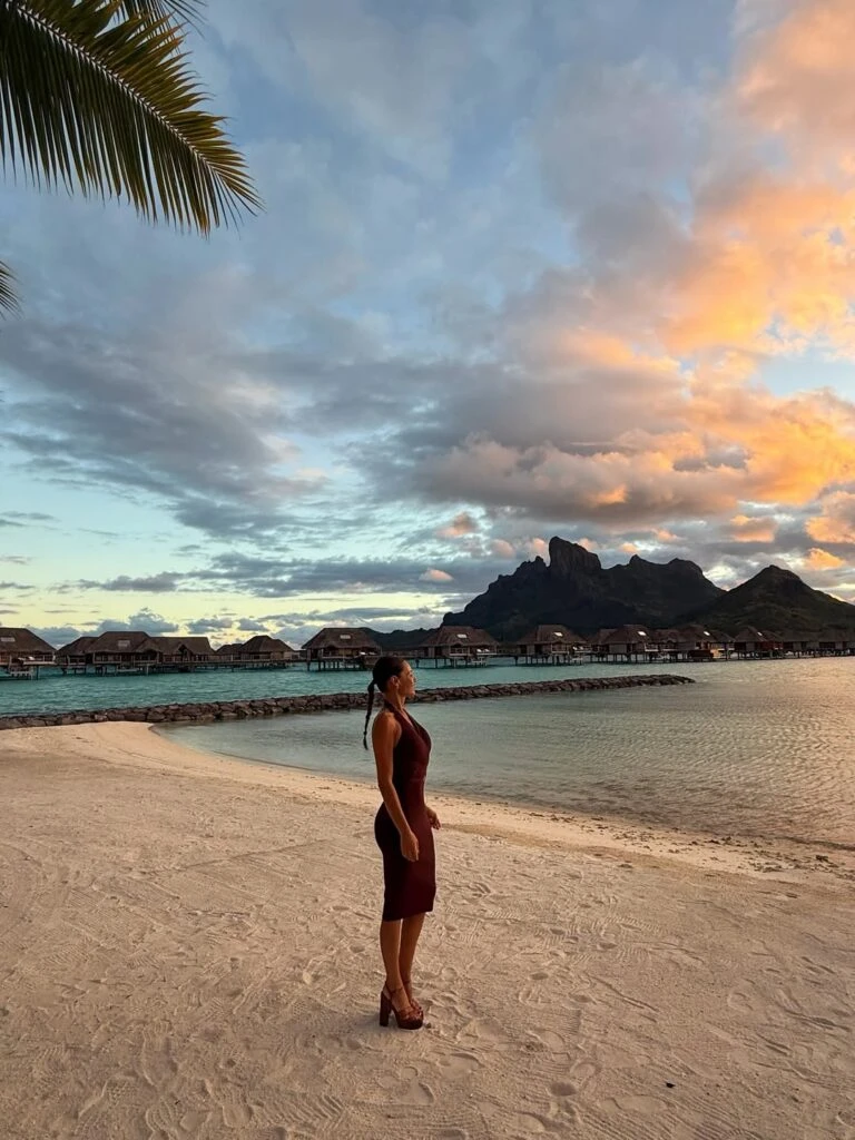 Pampita en la Polinesia