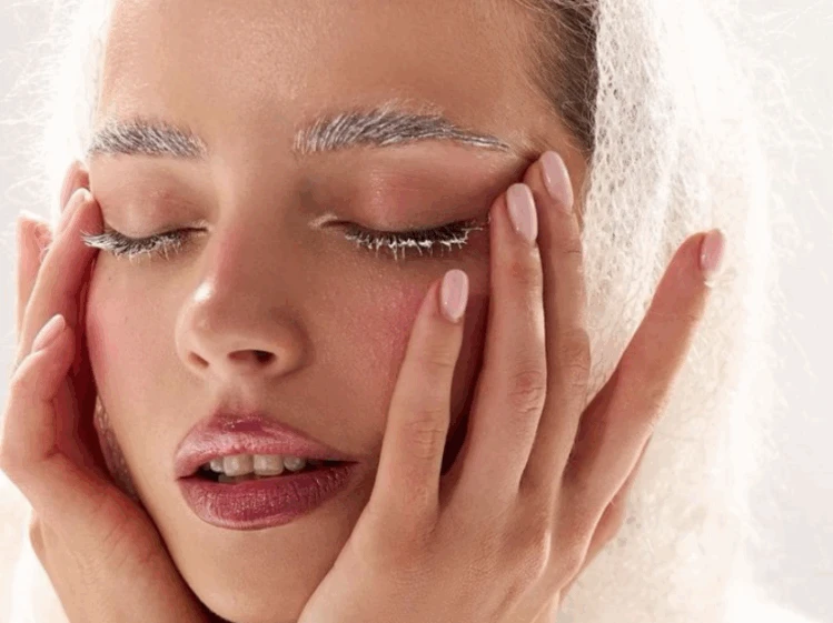 Por qué tus uñas se rompen más en invierno (y cómo evitarlo)