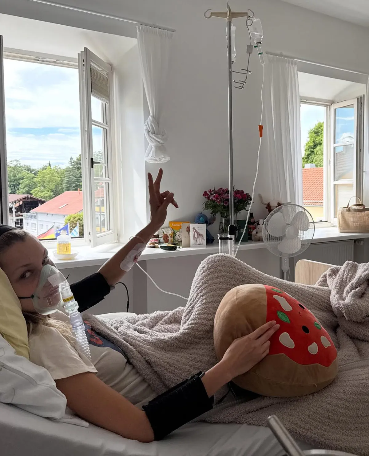 Preocupan las fotos de Bella Hadid internada