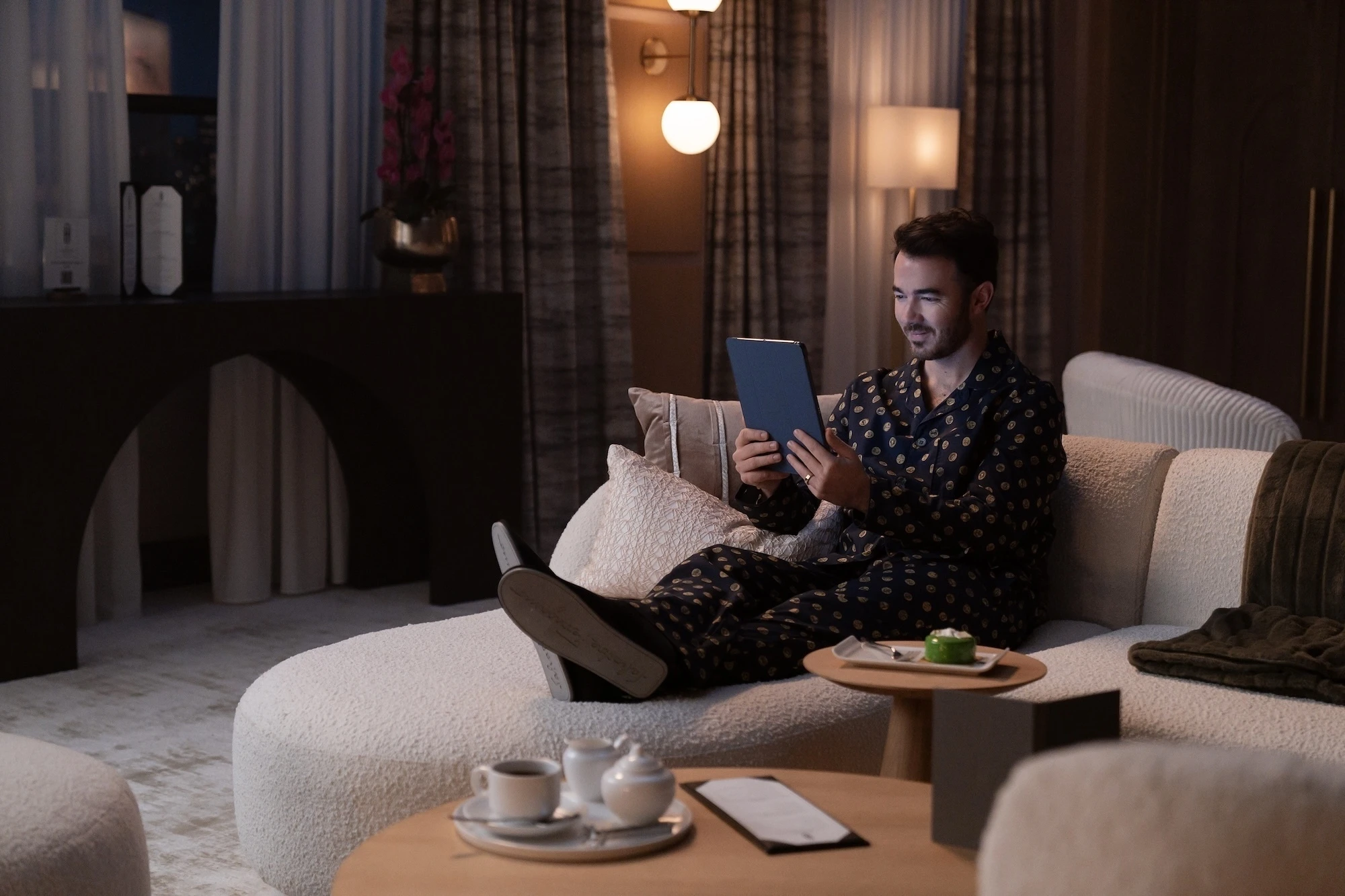 Protagonizada por estrellas de Disney y con temática navideña: la película que pronto llega al streaming