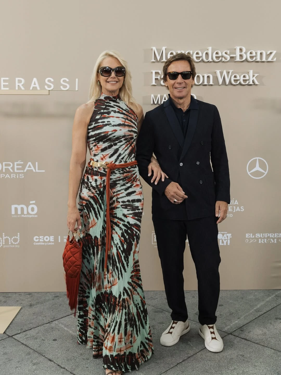 Valeria Mazza brilló en Madrid con un vestido tie dye lleno de estilo