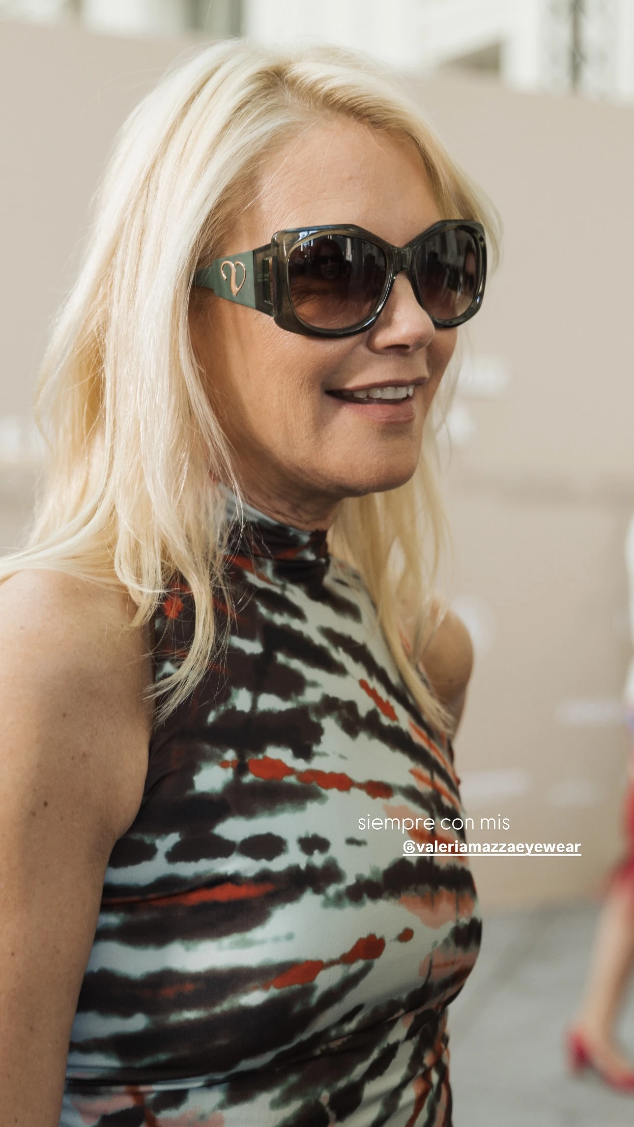 Valeria Mazza brilló en Madrid con un vestido tie dye lleno de estilo