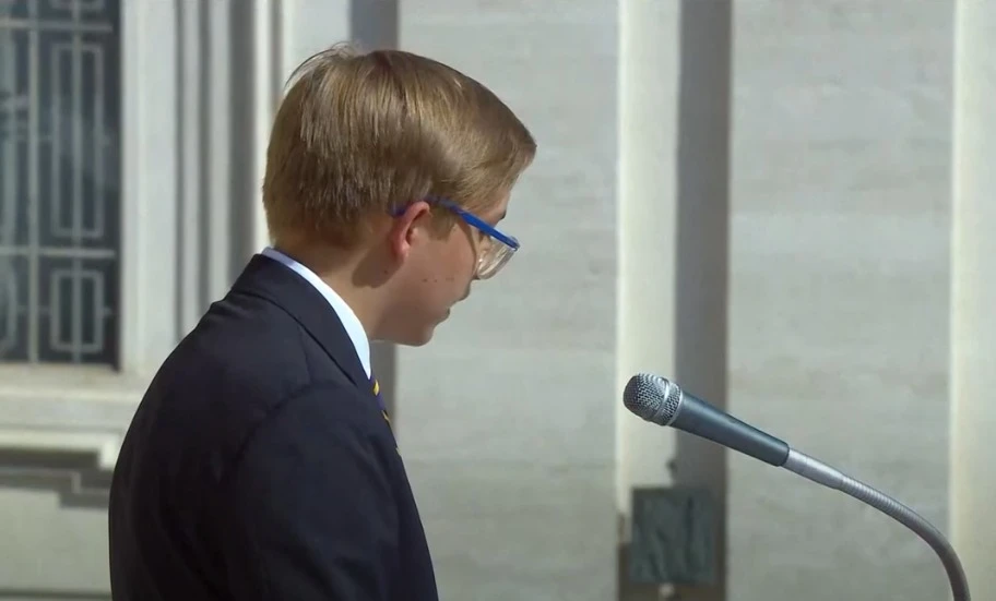 MIchele Acutis, hermano de Carlo lee un pasaje del Libro de la Sabiduría en el acto de canonización