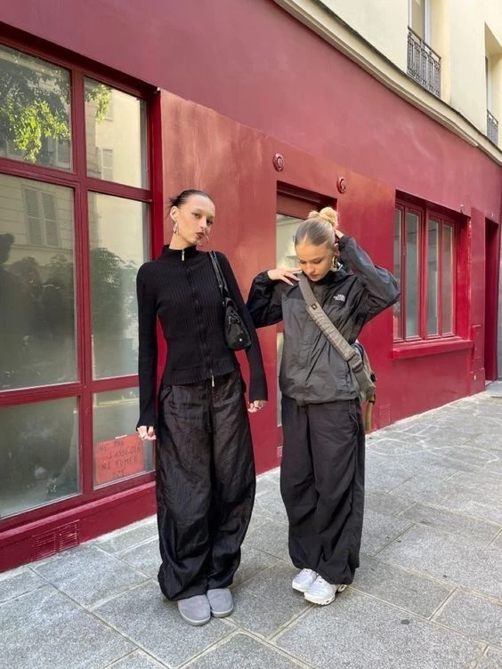 Esta moda consiste en llevar prenda para la nieve en la ciudad.