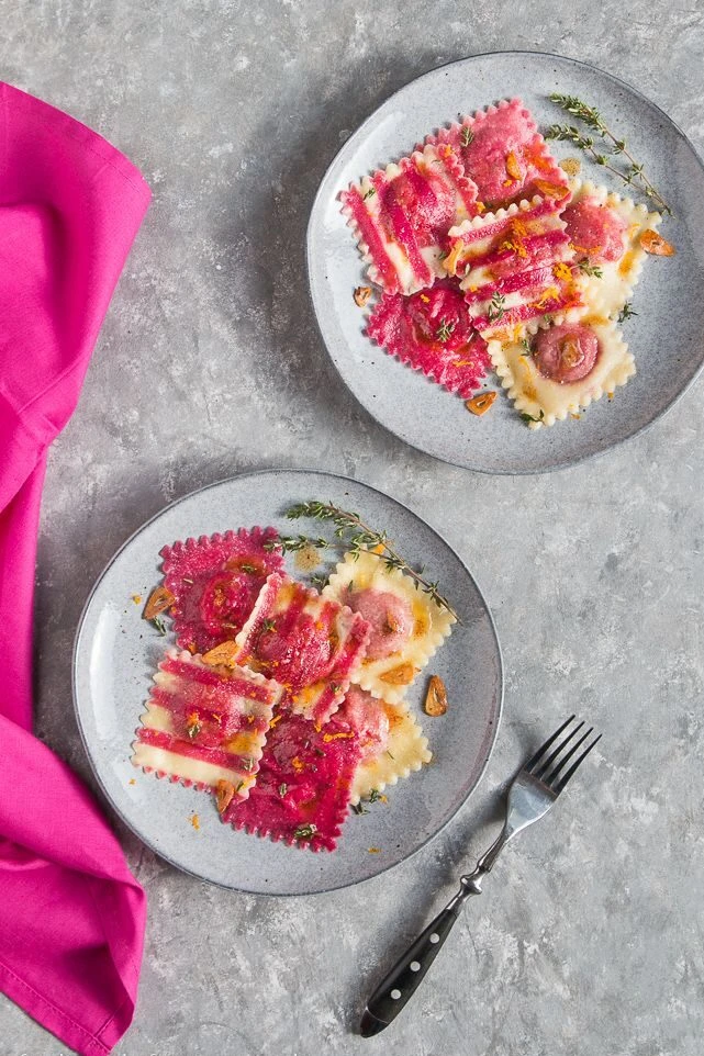 Receta de ravioles caseros de remolacha: rellenos de ricota y nuez

