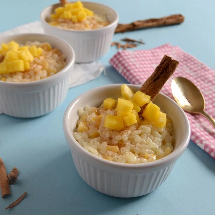 Este arroz con leche lleva mango.