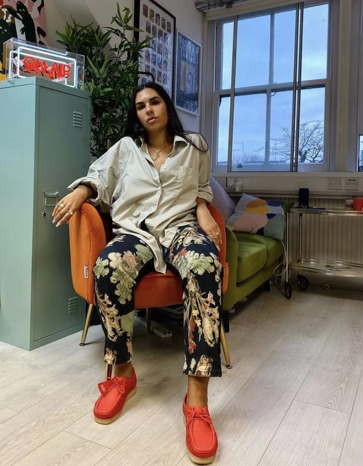 los zapatos Wallabee se postulan como los preferidos en el street style de entretiempo