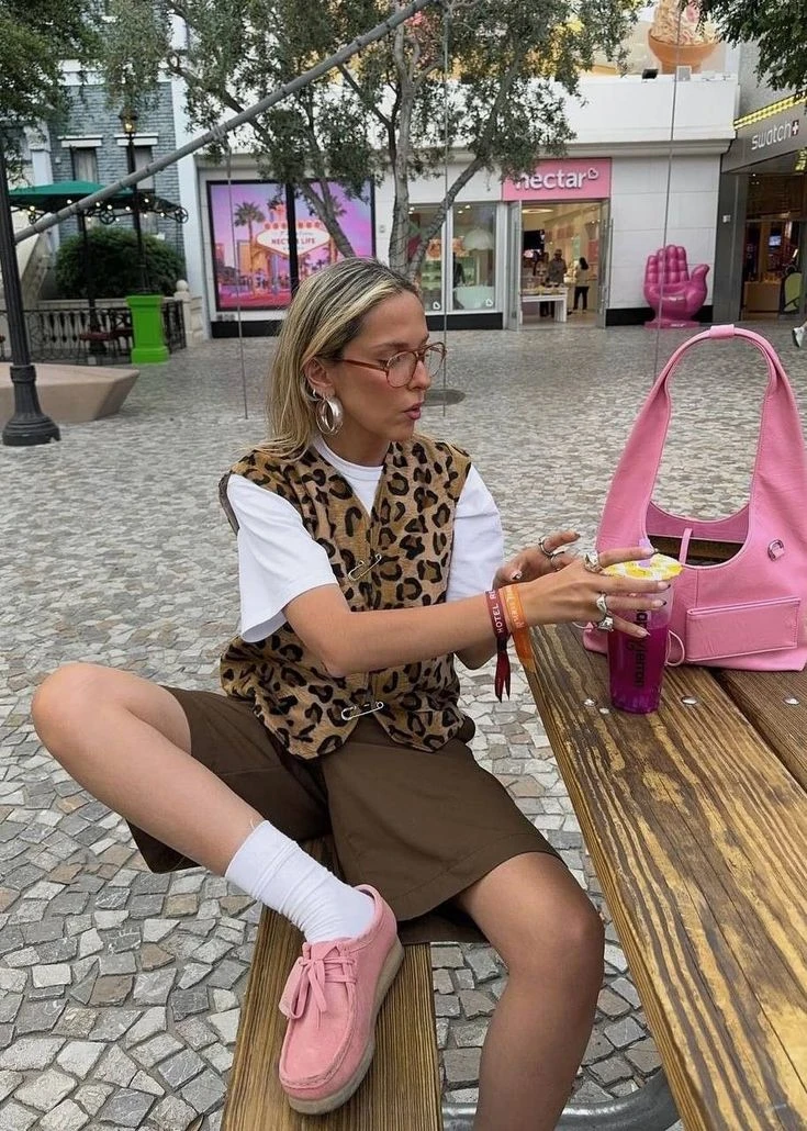 los zapatos Wallabee se postulan como los preferidos en el street style de entretiempo