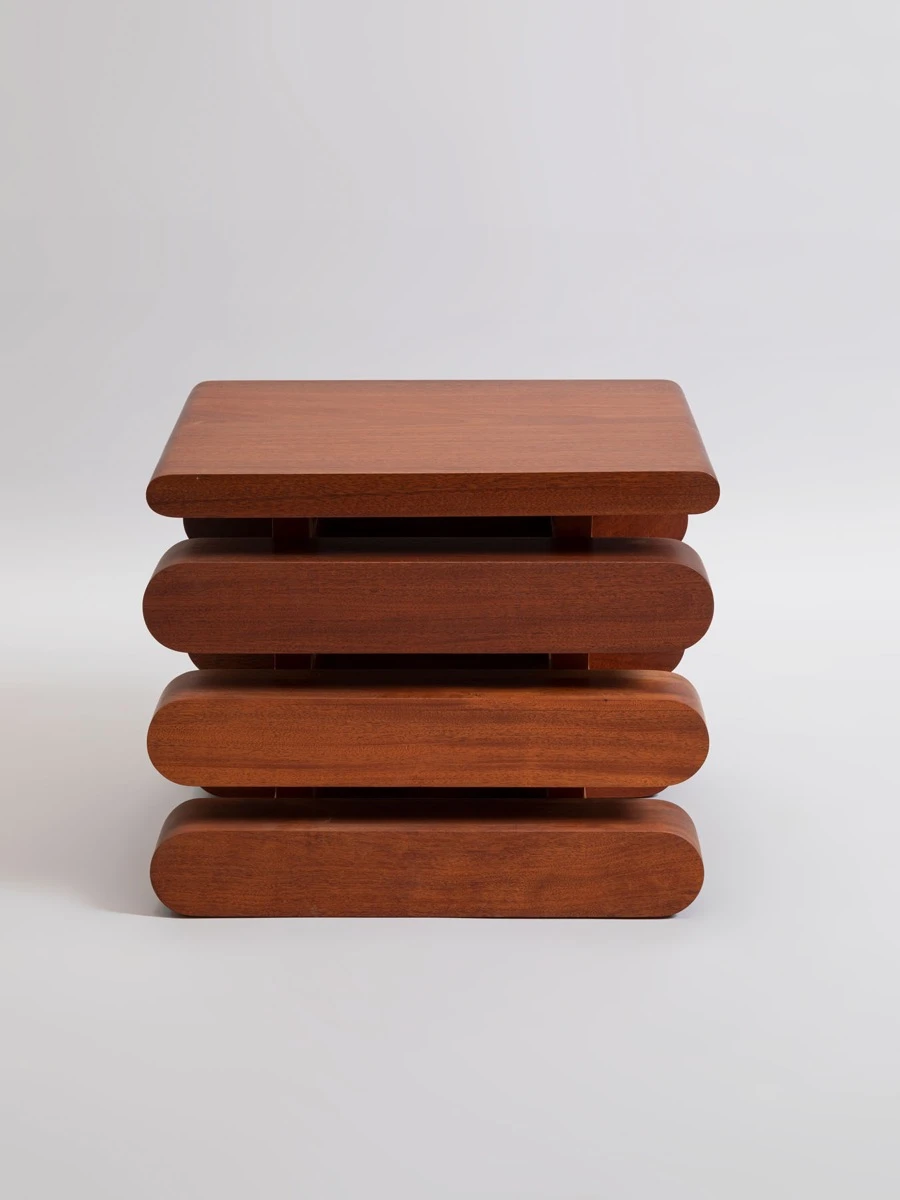 Brutalismo, artesanía y diseño contemporáneo en una sola pieza.