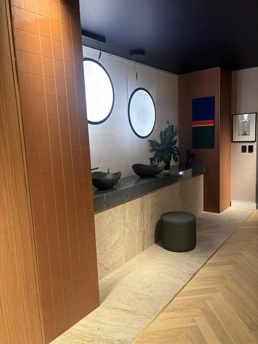 Espacio N°8 del Distrito Madero Harbour,  el Vestidor y Sala de Baño del arquitecto Martín Casabe 