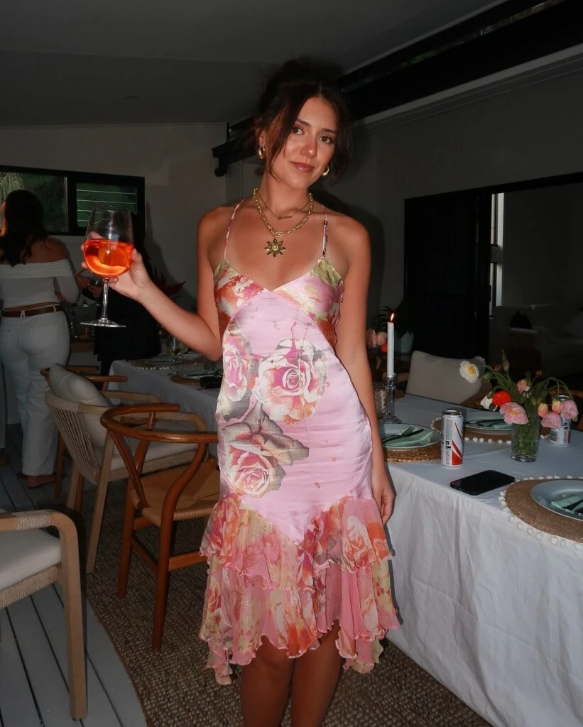 Así se llevan las flores este verano.