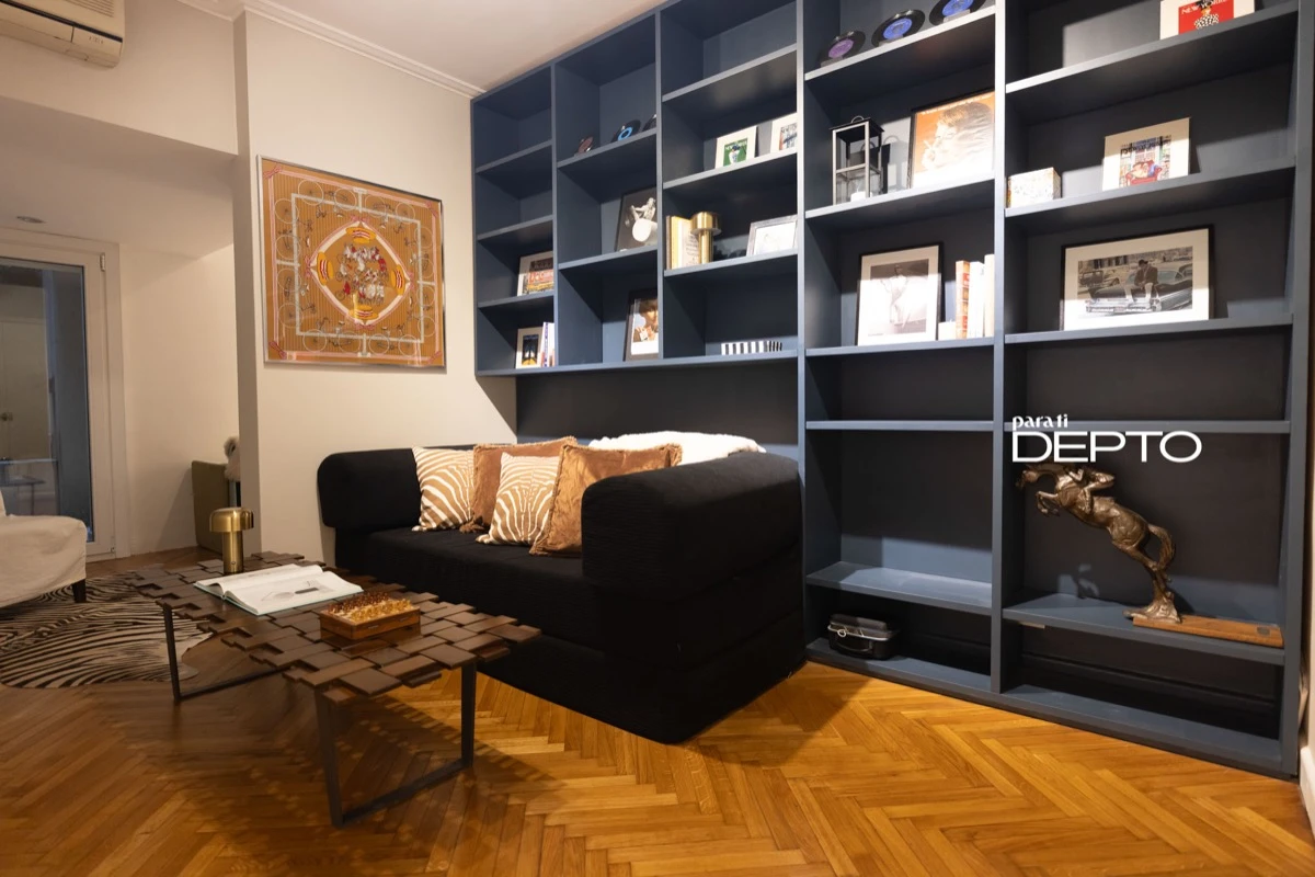 Un ambiente con proyectos para ver pelis y maratonear series. 